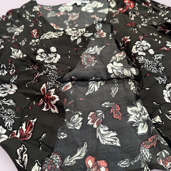 Women's cupcakes & cashmere Dark Gray Floral Blouse Tie And Sleeve Detail Medium - Picture 9 of 15